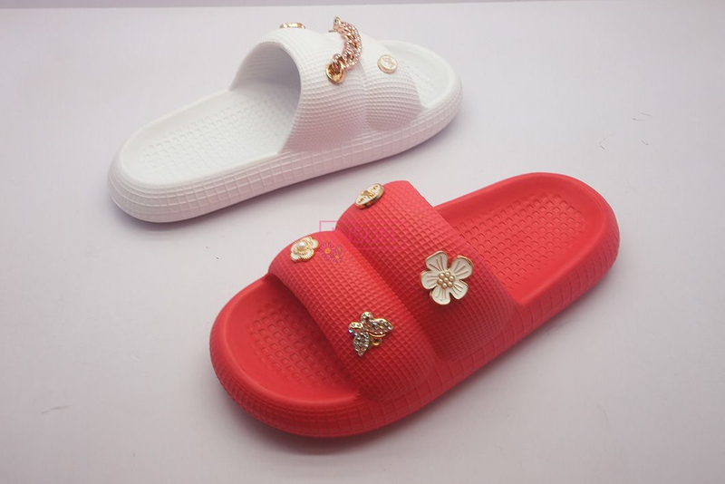 INJECTION SLIDE SLIPPERS