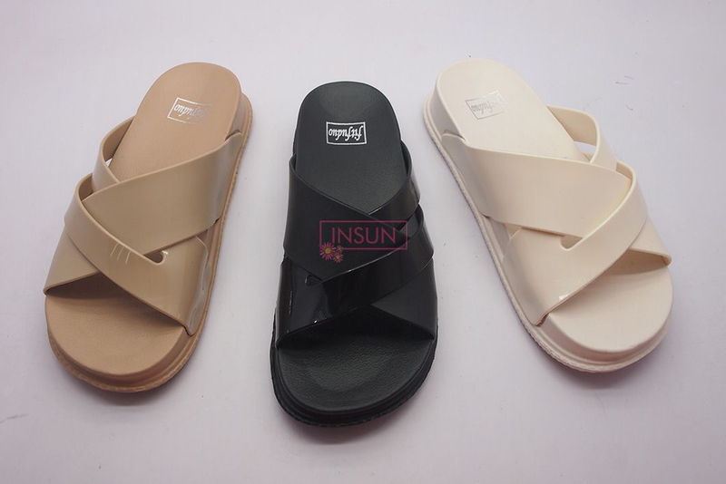 INJECTION SLIDE SLIPPERS