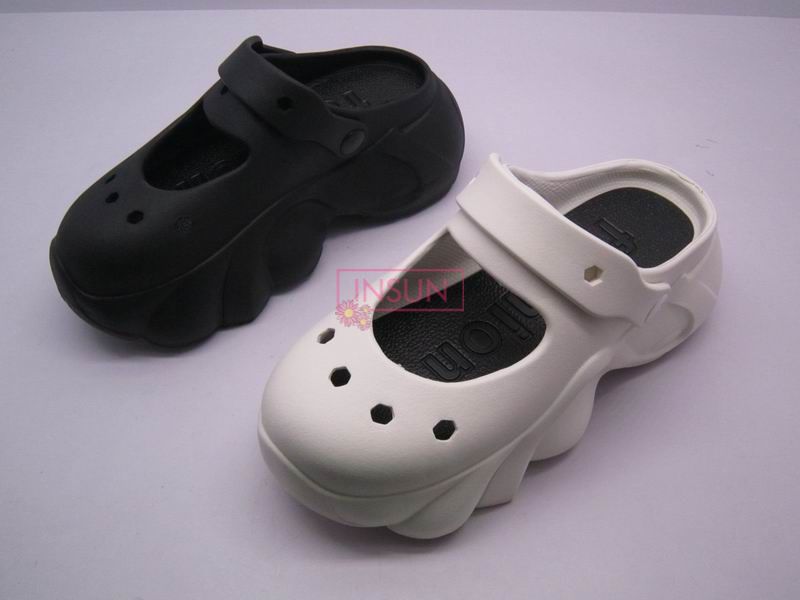 WOMAN CLOGS