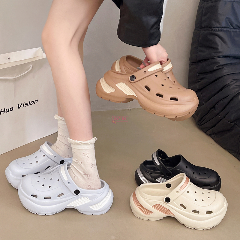 WOMAN CLOGS