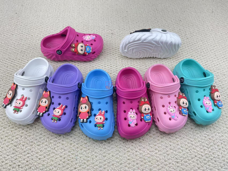 CHILD CLOGS
