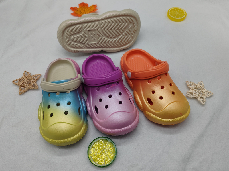 CHILD CLOGS
