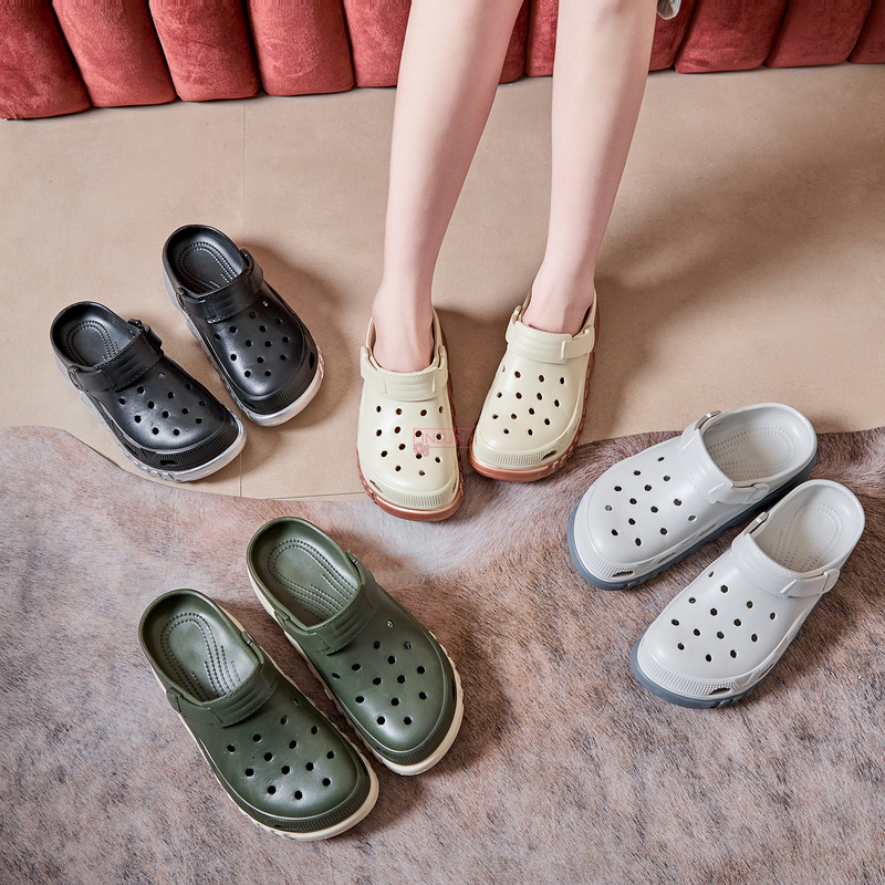 MEN CLOGS