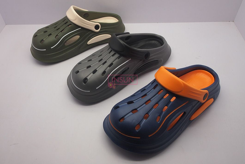MEN CLOGS