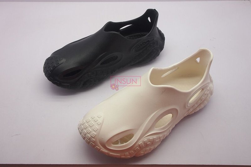 MEN CLOGS