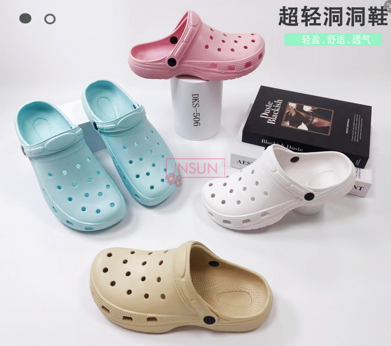 WOMAN CLOGS