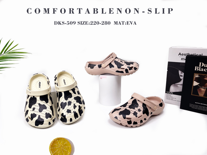 WOMAN CLOGS