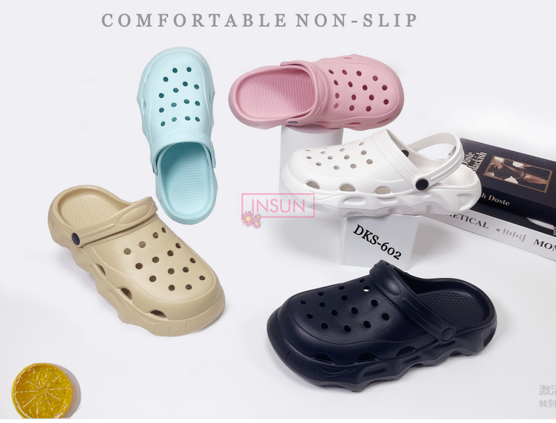 WOMAN CLOGS
