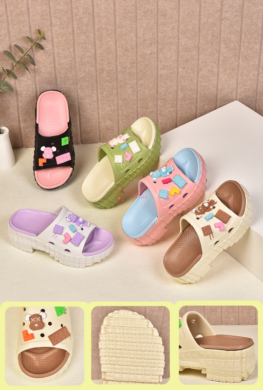 WOMAN CLOGS