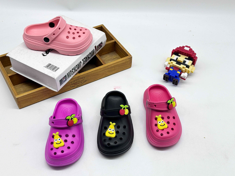 CHILD CLOGS