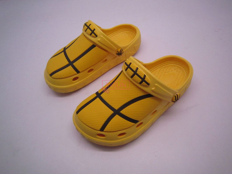CHILD CLOGS