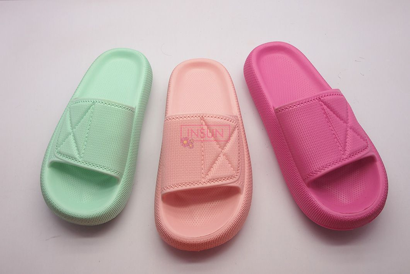 INJECTION SLIDE SLIPPERS