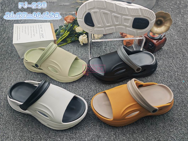 BOYS / MEN SLIPPERS