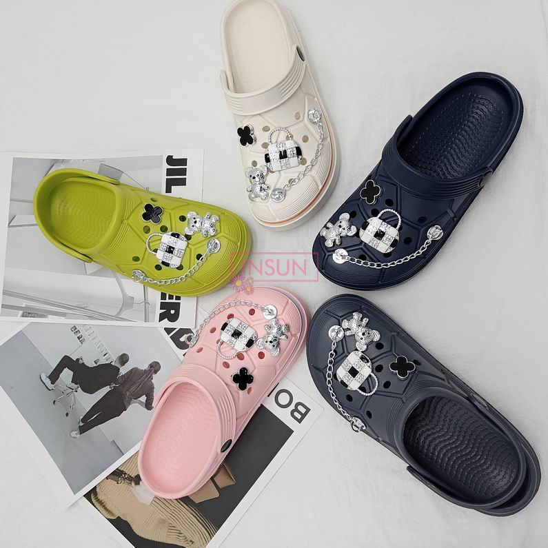 WOMAN CLOGS