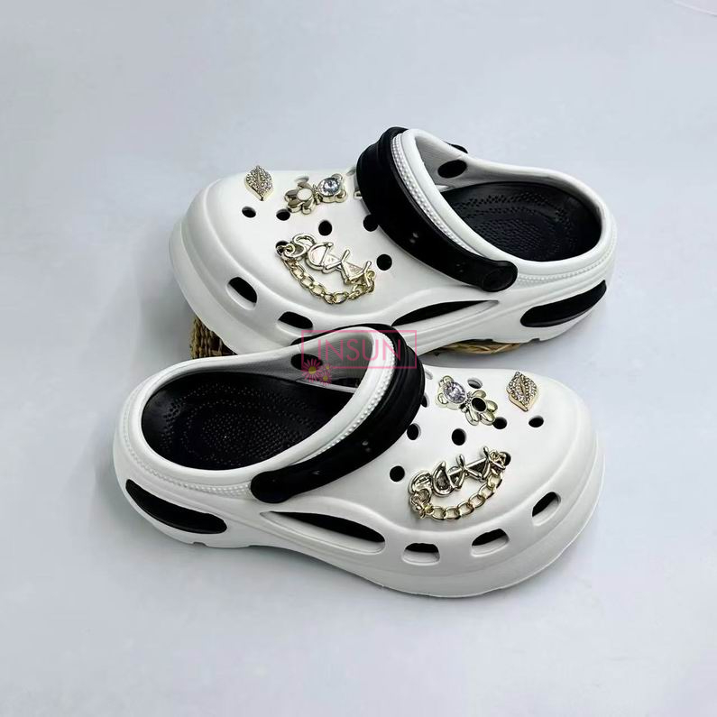 WOMAN CLOGS