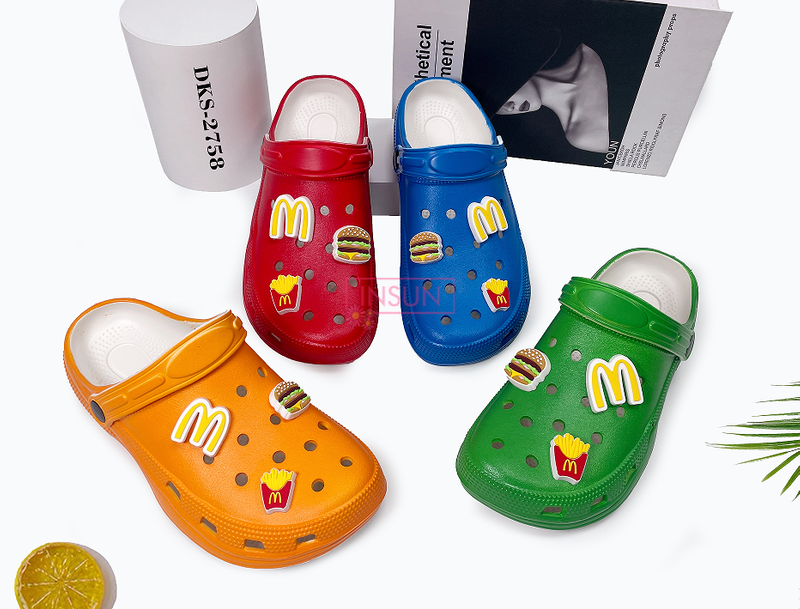 WOMAN CLOGS