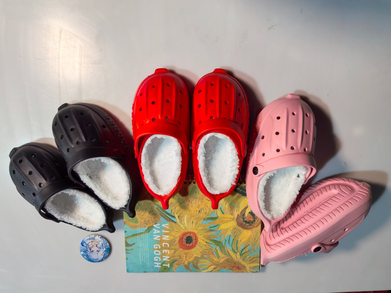 CHILD CLOGS