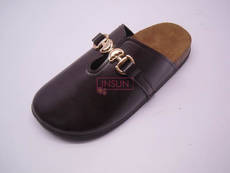 WOMAN CLOGS