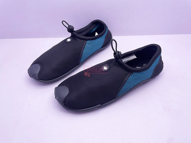 AQUA SHOES