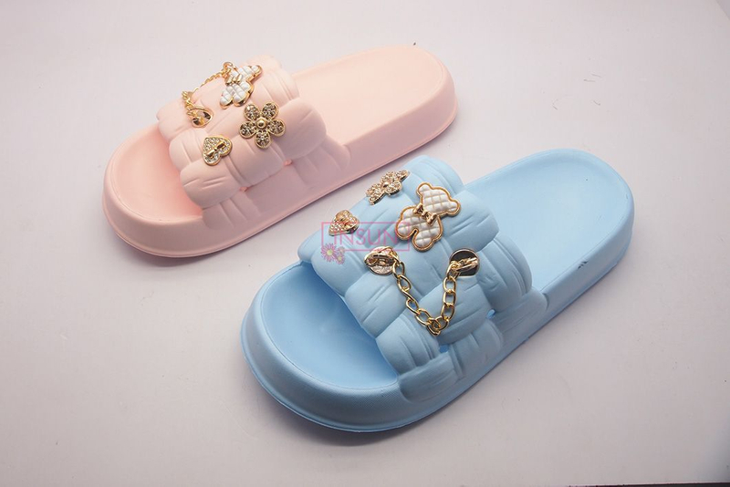 INJECTION SLIDE SLIPPERS