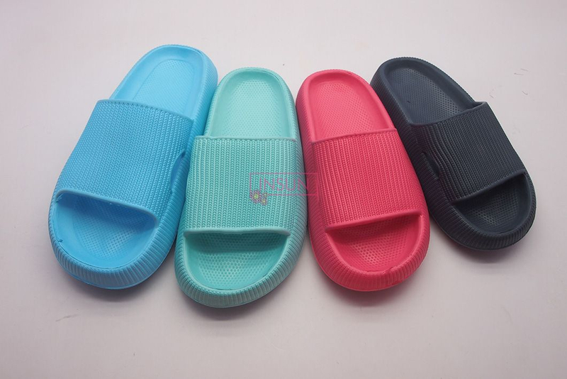 INJECTION SLIDE SLIPPERS