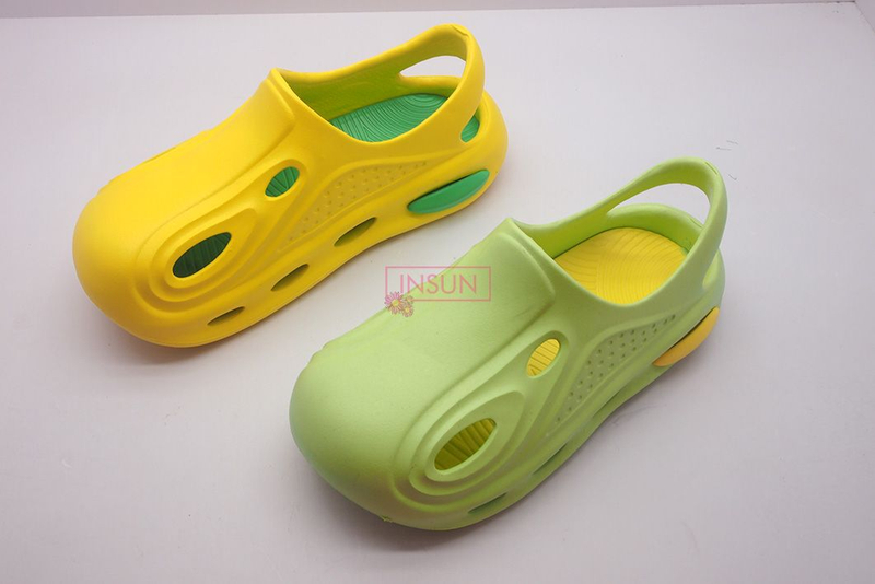 MEN CLOGS