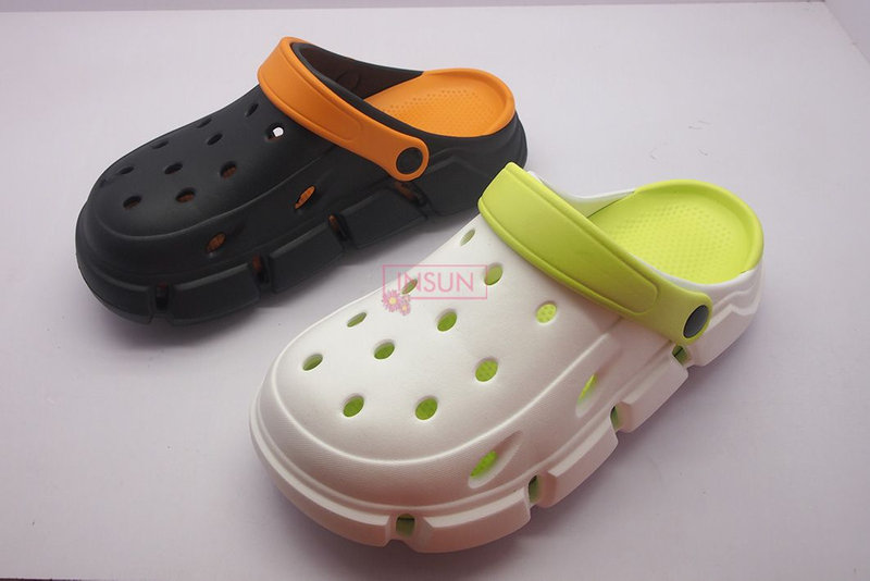 MEN CLOGS