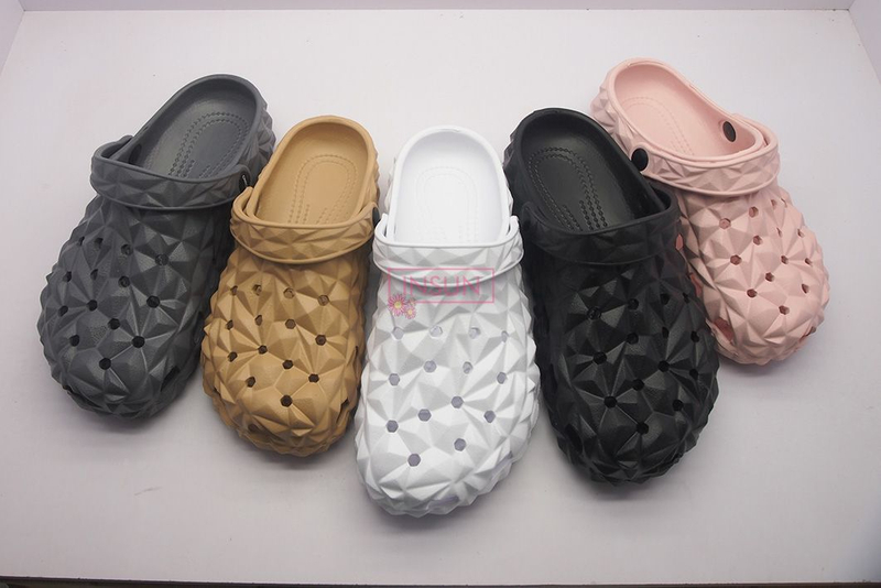 MEN CLOGS