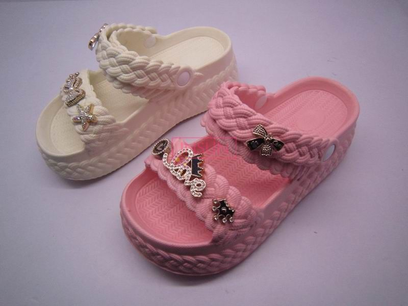 INJECTION SLIDE SLIPPERS