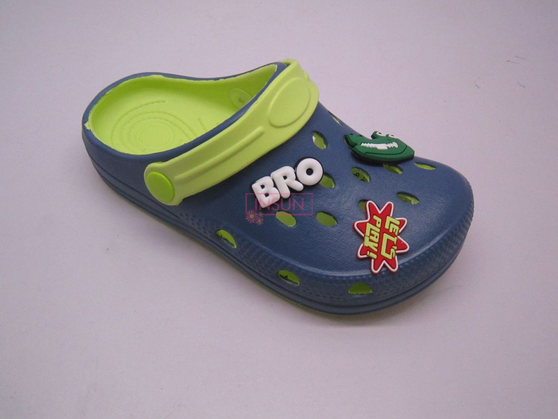 CHILD CLOGS