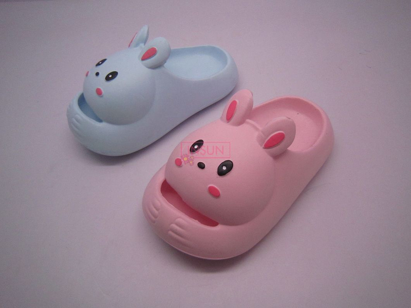 CHILD CLOGS