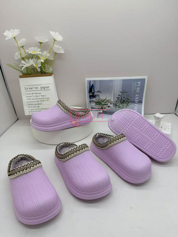 WOMAN CLOGS