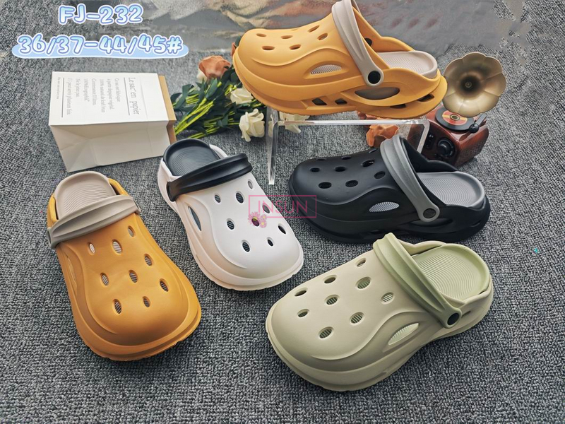 MEN CLOGS