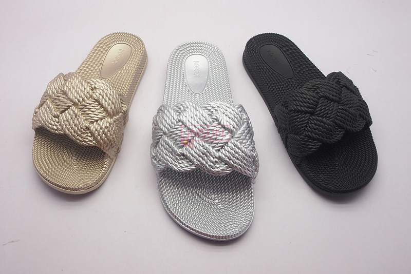 INJECTION SLIDE SLIPPERS