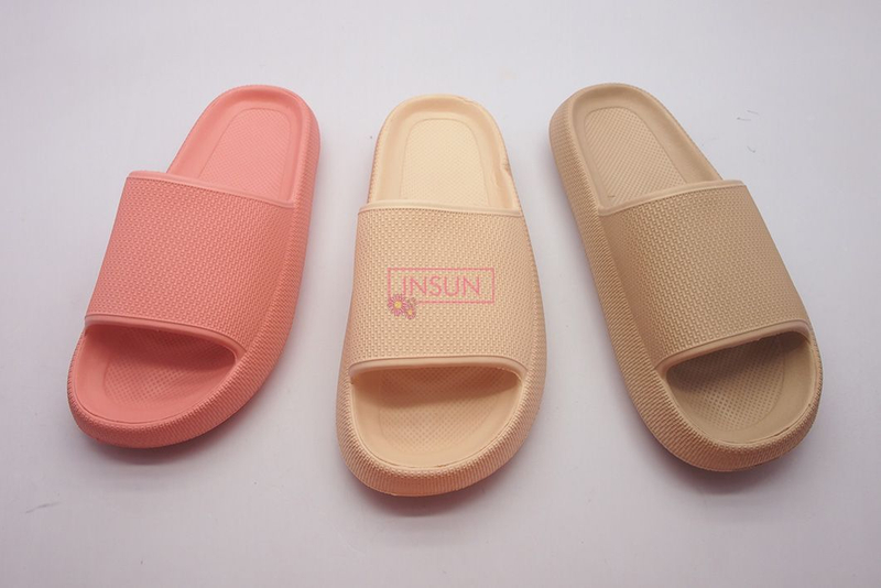 INJECTION SLIDE SLIPPERS