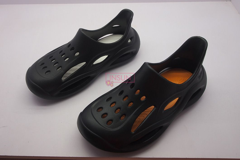 MEN CLOGS