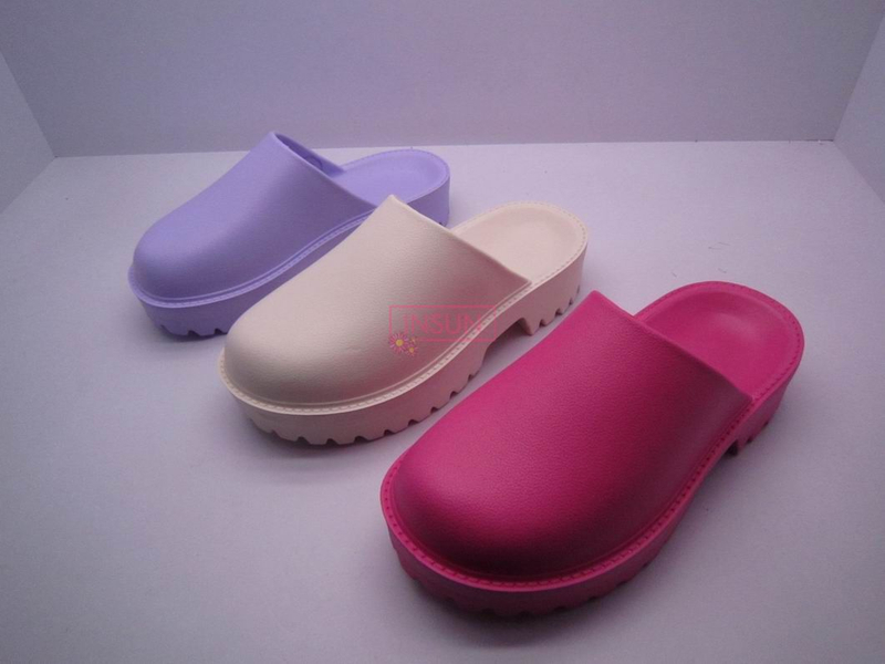WOMEN CLOG