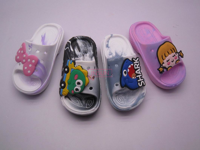 INJECTION SLIDE CHLID SLIPPERS