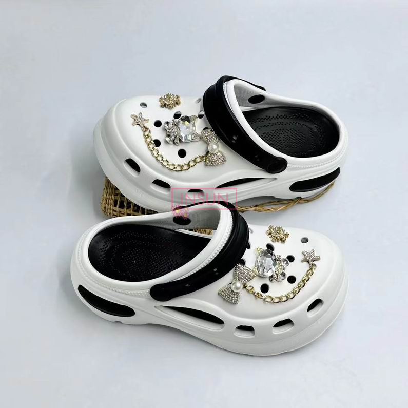 WOMAN CLOGS