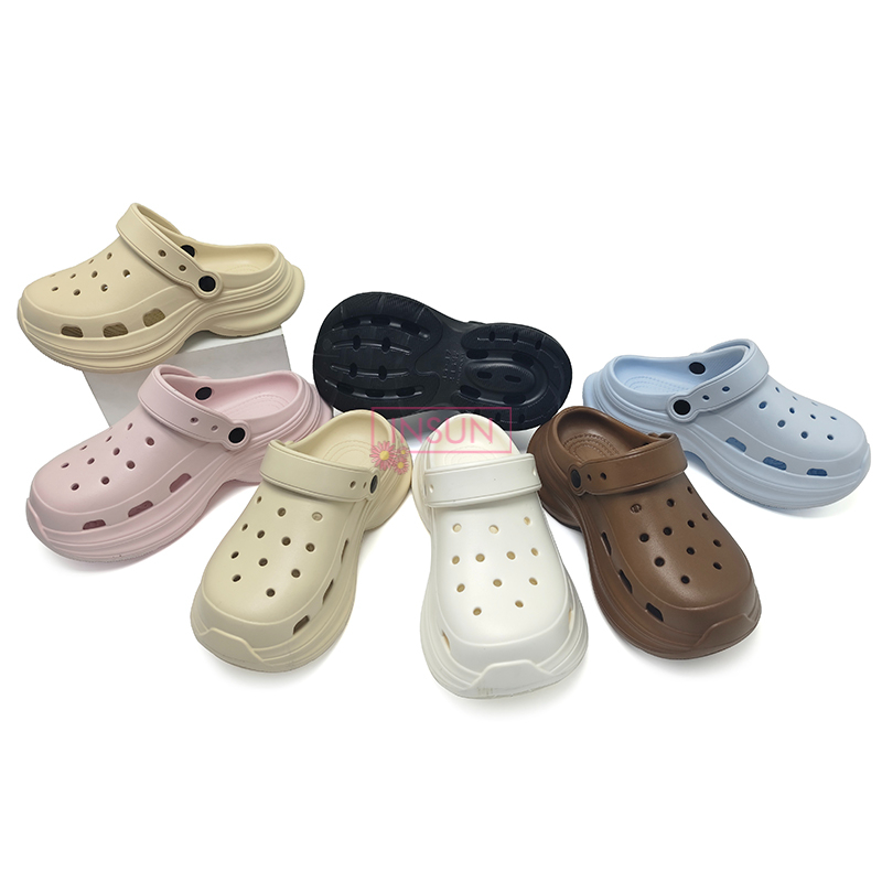 WOMAN CLOGS