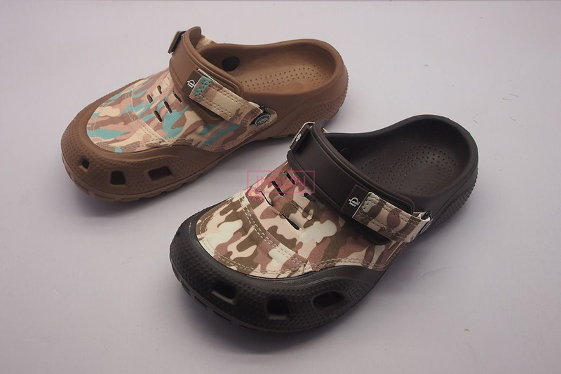 MEN CLOGS