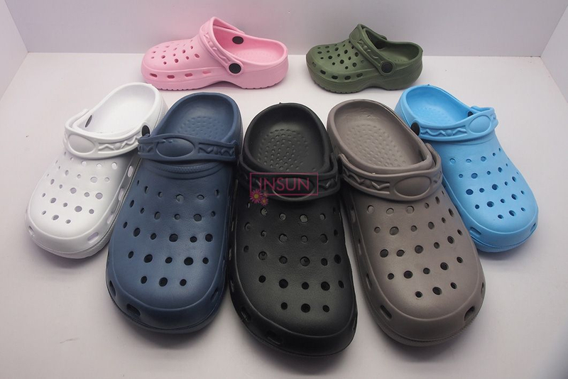 MEN CLOGS