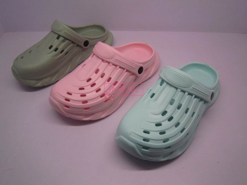 WOMAN CLOGS