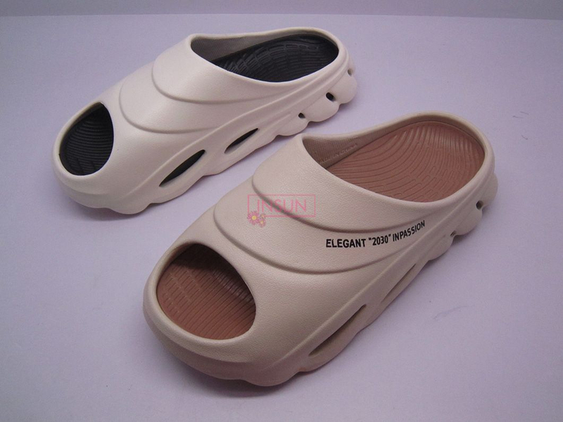 CHILD CLOGS