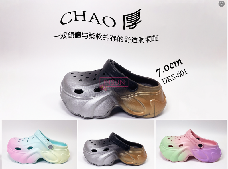 WOMAN CLOGS