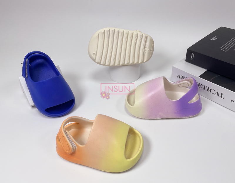CHILD CLOGS