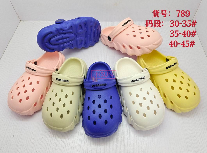 MEN CLOGS