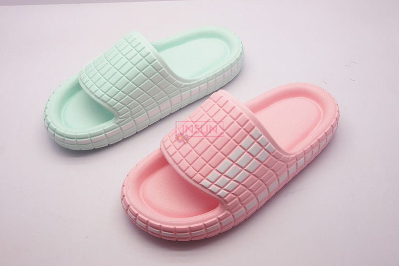 INJECTION SLIDE SLIPPERS