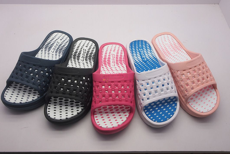 INJECTION SLIDE SLIPPERS