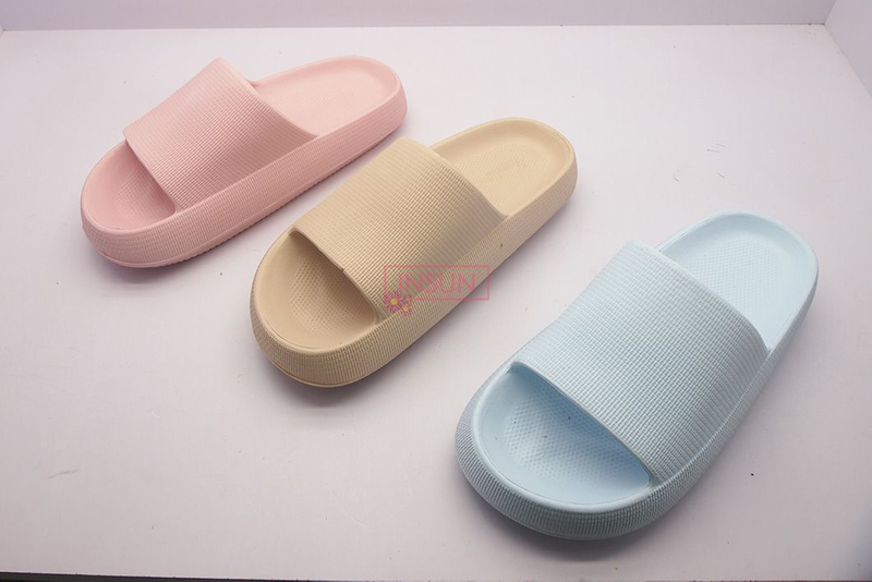 INJECTION SLIDE SLIPPERS